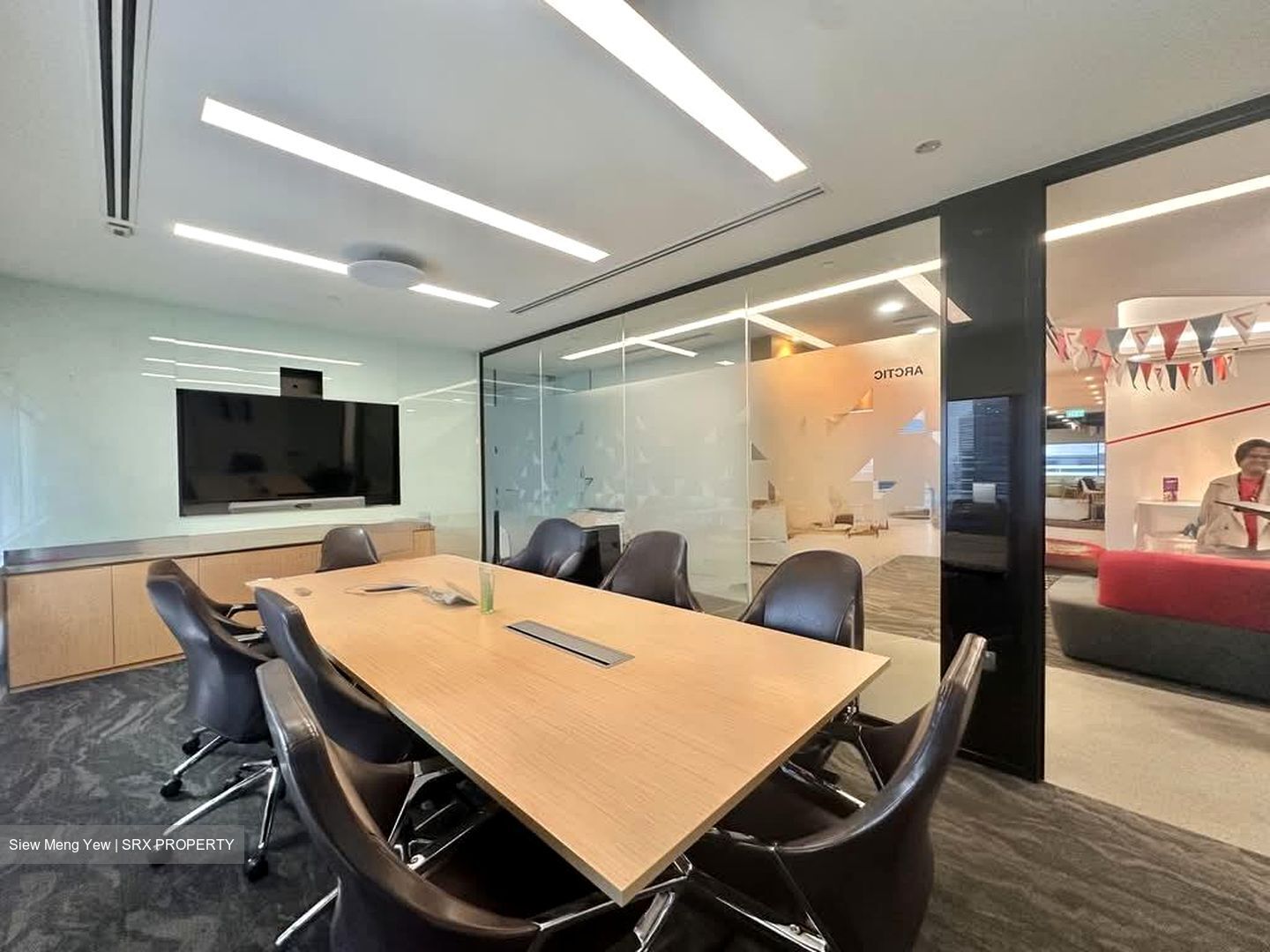 Gateway West (D7), Office #600645141